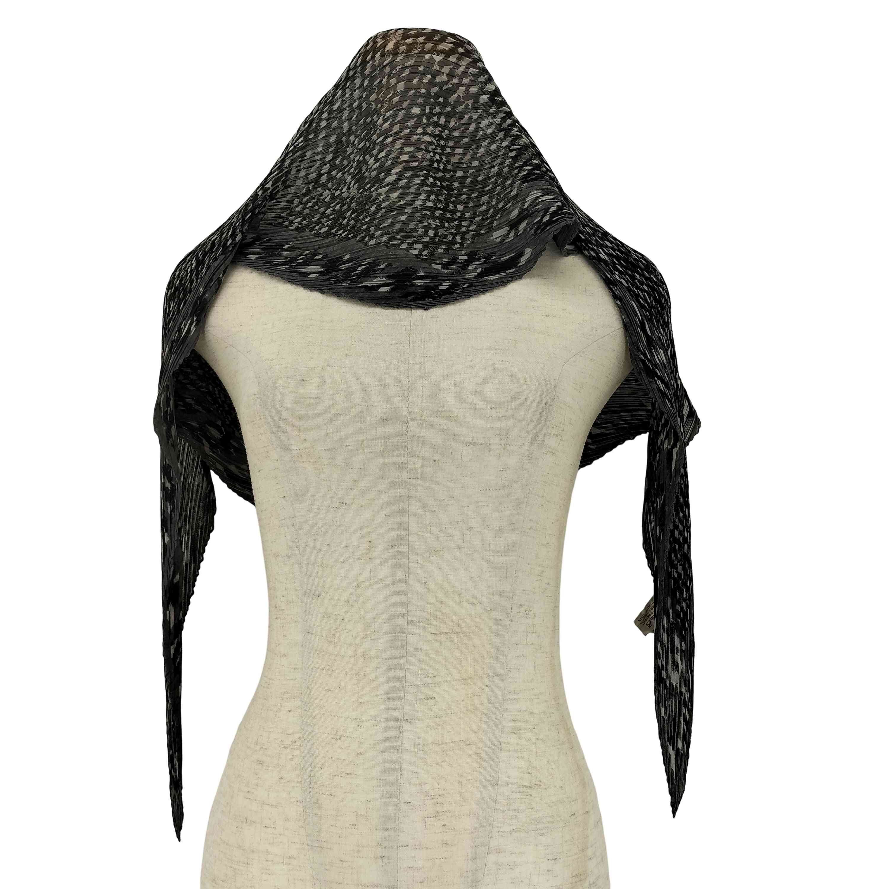 【中古】プリーツプリーズイッセイミヤケ PLEATS PLEASE ISSEY MIYAKE 総柄筋目えり巻き レディース 書きあらわす無