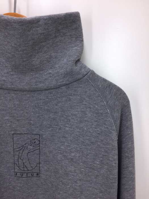 楽天市場 Futur フューチャー スウェット トレーナー メンズ グレー系 黒系 Jpn 0 日本サイズ Xs S 相当 ロゴ ハイネックスウェット 中古 ブランド古着バズストアbazzstore 0506 Bazzstore ブランド古着バズストア