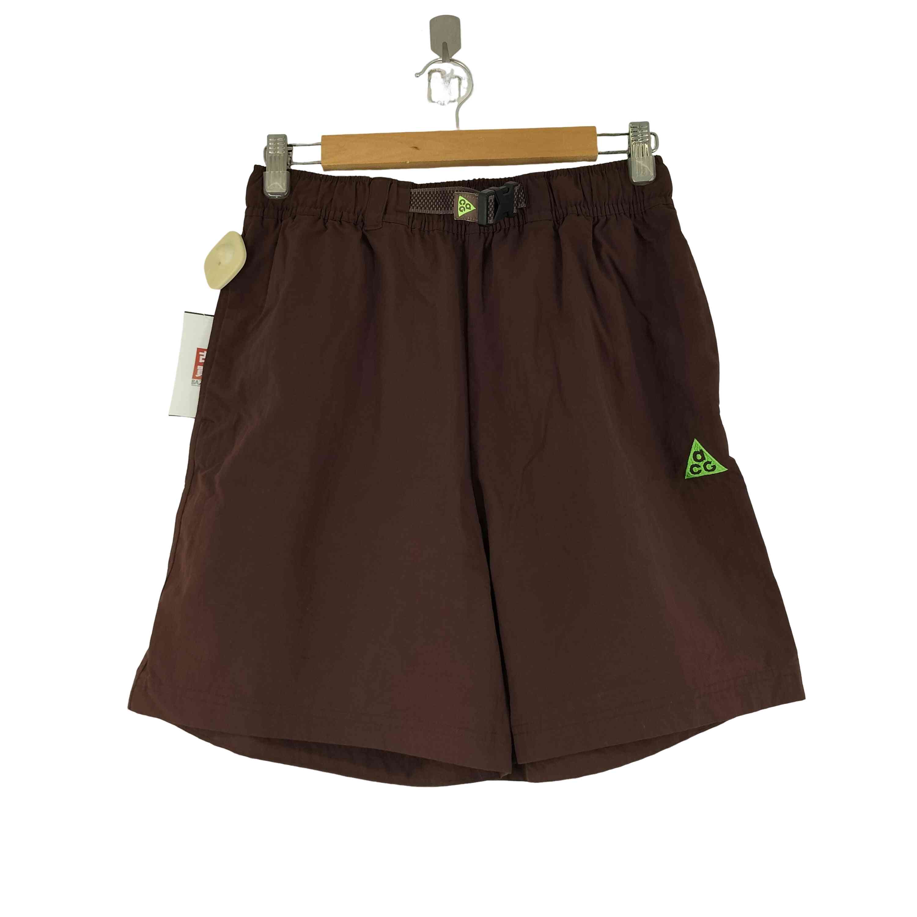 美品！NIKEナイキACGショートパンツ ハーフパンツ カーゴショーツ オリーブ 美品！ NIKEナイキACGショートパンツ ハーフパンツ カーゴ