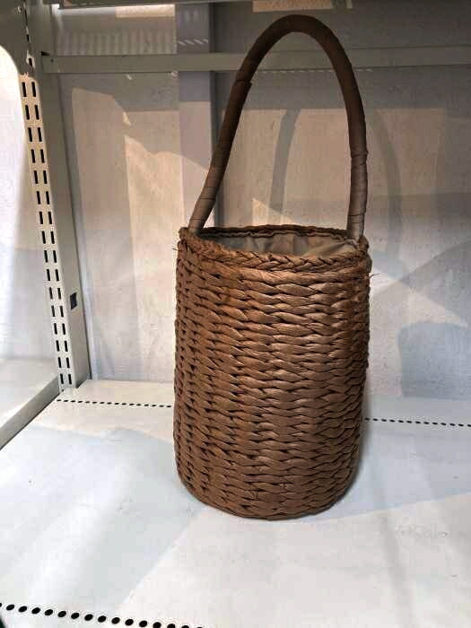 海外販売× 【バーニーズニューヨーク】オシャレなかごバッグ(ゴールド 
