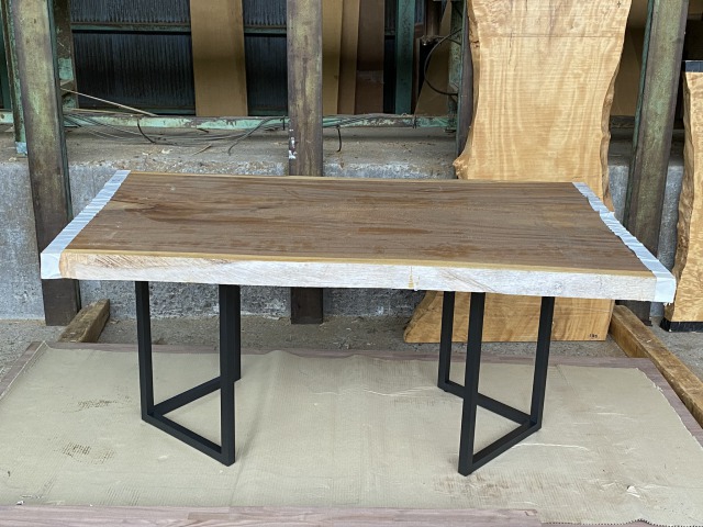 スペシャルオファ テーブル 一枚板 モンキーポッド ローテーブル ダイニングテーブル 無垢 座卓 天板 机 リバーテーブル 材料 レジン  幅88cm×長162cm MK-001 cmdb.md