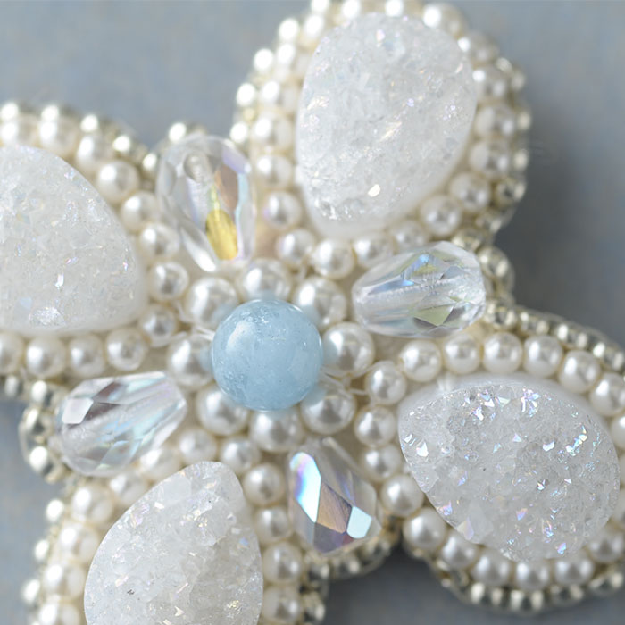 手作りキット ドルゥージーブローチ ピーコックブルー 著者 有井順子 ビーズ キット ハンドメイド 飾らずに岩 クオーツ 原石 ドゥルージー スワロフスキーパール 送料無料 Atiko Kz