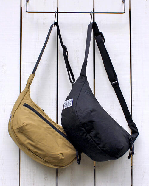 Mt.Rainier Design Half Moon Bag / shoulder sixty forty / Black & Coyote マウント レイニア デザイン ハーフムーン バック / ショルダー コットン ナイロン 60/40 ブラック & コヨーテ rainier standard|Beard Store
