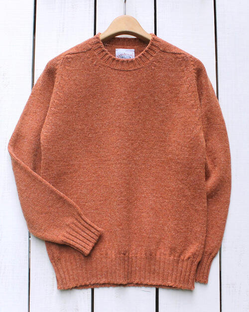 Jamieson\u0027s Plain Saddle Shoulder Crew  Nutmeg / sweater 3ply wool  made インチ scotland  ジャミーソンズ  サドル 肩先 労働者の一団 プルオーバー  編み物 シェットランド 毛糸  3 本撚り 朦々たる / 肉荳蒄 オレンジ色  jamiesons