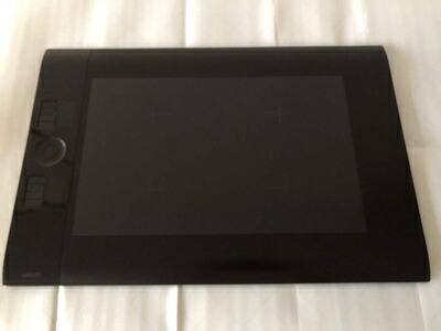 【中古】 Wacom プロフェッショナルペンタブレット L大きさ 紙と書き込みに迫る書き味 Intuos4 PTK-840/K0
