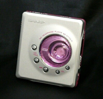 【中古】 SHARP せつ然たる MD-ST700-P さくら色 ポータブルミニディスクプレーヤー MDLP相応う （携帯型MD電気蓄音機/MD生まれ変わり専用機/MDウォークマン）
