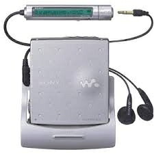 【中古】 SONY ソニー MZ-E909（S) しろがね色系 携帯型MD電気蓄音機 MDLP相応う （MD生まれ変わり専用機/MDウォークマン）