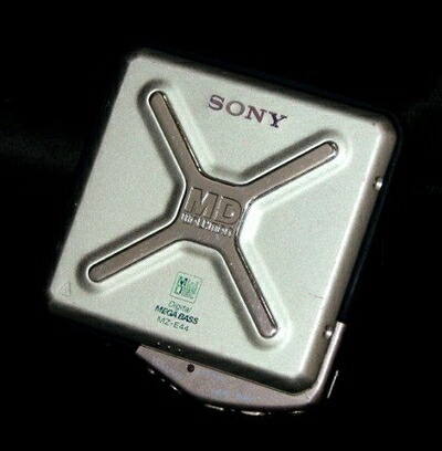 【中古】 SONY ソニー MZ-E44(S) しろがね色×緑であること 携帯型MD電気蓄音機 MDLP非相応う （MD生まれ変わり専用機/MDウォークマン）
