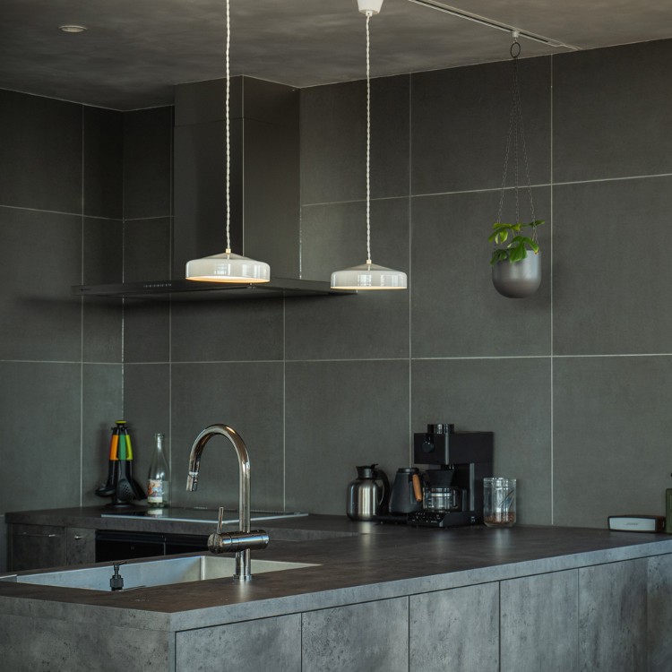 LEDペンダントライト 1灯 EON LED PENDANT LIGHT S イオン ダイニング リビング ダクトレール(要プラグ) スチール 真鍮 ブラック ホワイト グレージュ ペールカラー モノトーン 北欧モダン ミニマル 高さ調節 コード収納 おしゃれ ライト 照明 引掛シーリング｜おしゃれ照明・ライトのBeauBelle 13,200円