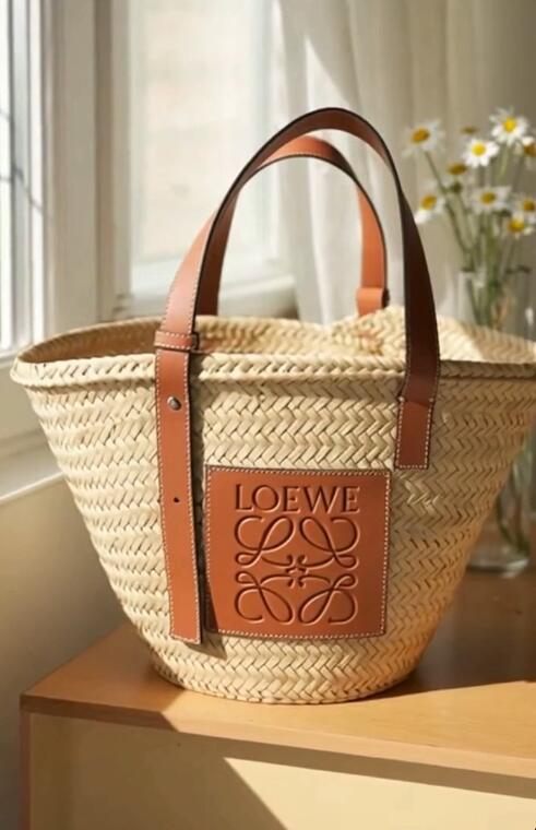 【10000円銀行割引券】2026春夏 ロエベ  LOEWE 古典派音楽 提げ篭 ラージ（ヤシ科の葉\u0026子ウシ）【自然的/タン 】レディース 並み並み M ラフィア なめし革 カゴ御徒面子 提げ篭 トート 鞄 差し上げ物 不死化日 差し上げ物 大人気 母の日 敬老の日 意中の女 生まれ落ちる日 デパコス 誕プレ