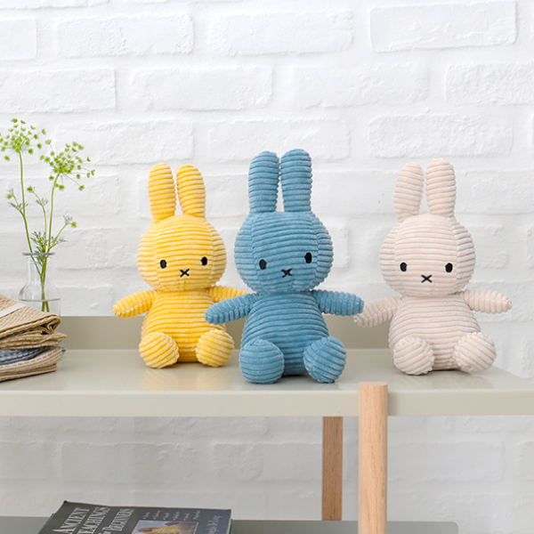 Miffy Corduroy ミッフィーぬいぐるみ 23cm ブルー ペチャットセット 送料無料 オリジナル 出産祝い 誕生日 ハーフバースデー メモリアル クリスマス ベビーギフト プレゼント 贈り物 人気 かわいい スタイ 特典 無料プレゼント 0歳 1歳 2歳 3歳 Liceochiloe Cl