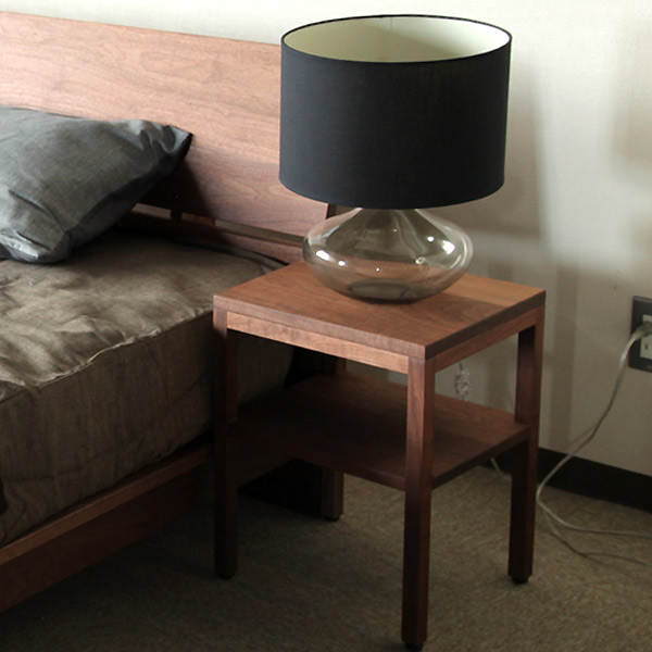 10 Offクーポン対象 ナイトテーブル 国産 ウォールナット 日本製 サイドチェスト 木製 おしゃれ 無垢材 ウォルナット コルツ クルーズ ウォールナット 35 30 45cm サイドテーブル ベッドサイドテーブル サイドチェスト おしゃれ シンプル リビング 寝室 収納家具 ベッド