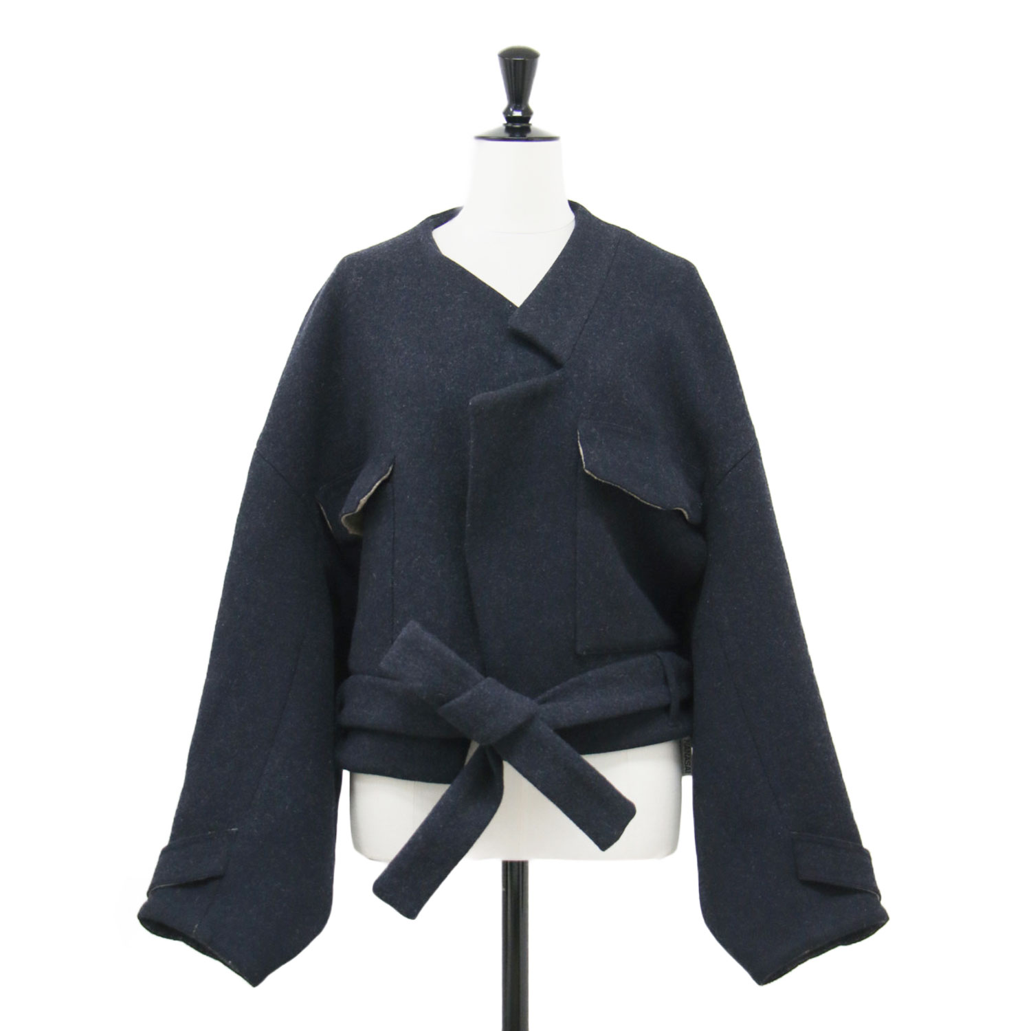 ENFOLD エンフォルド ジャケット ネイビー 紺 サイズ:38(M) | 20秋冬 トップメルトンリバー クロップドジャケット / ショートコート | ワイド ボタンレス ガウン ウール | アウター ブルゾン 上着【レディース】【中古】【K4774】 19,144円