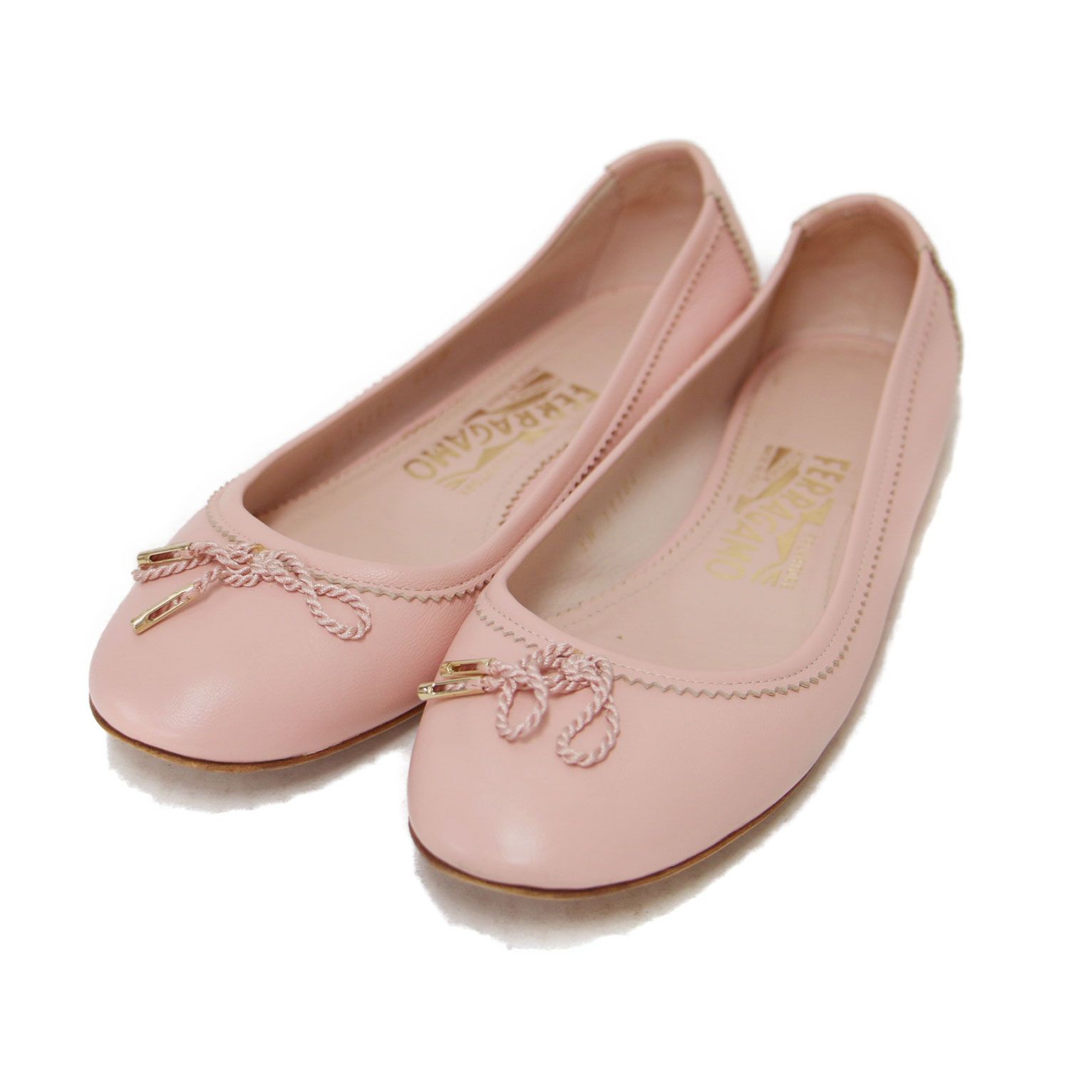 Salvatore Ferragamo サルヴァトーレ フェラガモ 大きさ:4.5(22糎) | バレー シューズ / 平ったいパンプス | シュロの葉 ラウンドトゥ ピン第一人者 なめし革 | サクラ色 | イタリア製 ブランド名 シューズ 靴【レディース】【中古】【K4840】
