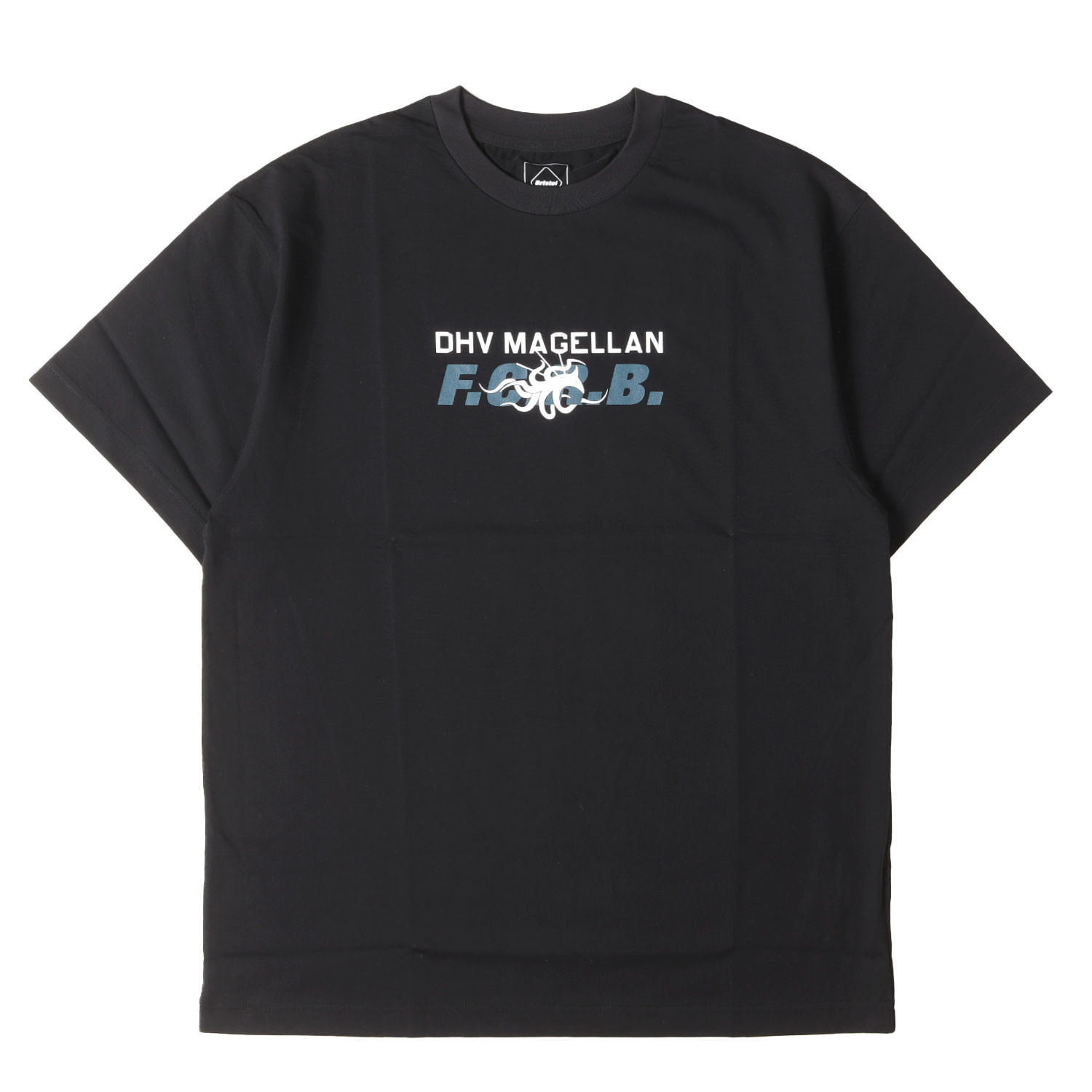 F.C.Real Bristol エフシーレアルブリストル Tシャツ ブラック 黒 サイズ:L | 25SS ×DEATH STRANDING 2: ON THE BEACH クルーネック Tシャツ DHV MAGELLAN TEE | 半袖 ショート ハーフ スリーブ カットソー【メンズ】【K4784】
