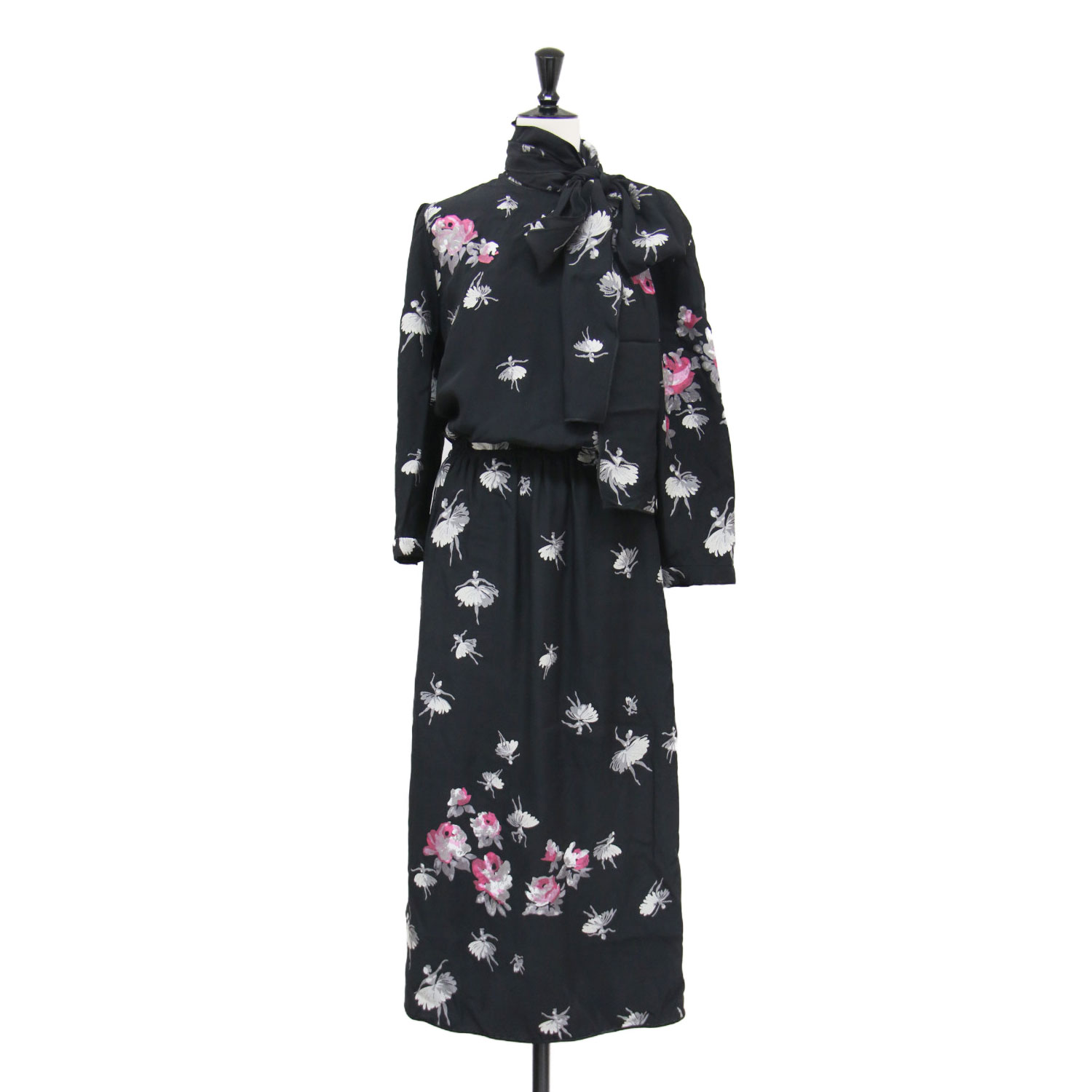 MARC JACOBS マークジェイコブス ワンピース ブラック サイズ:0(S) | バレリーナ柄 ジャガード ボウタイ付き ワンピース / ミディ丈 七分袖 フラワープリント Iライン リボン | トップス ドレス【レディース】【中古】【K4806】｜ブランド古着のBEEGLE by Boo-Bee