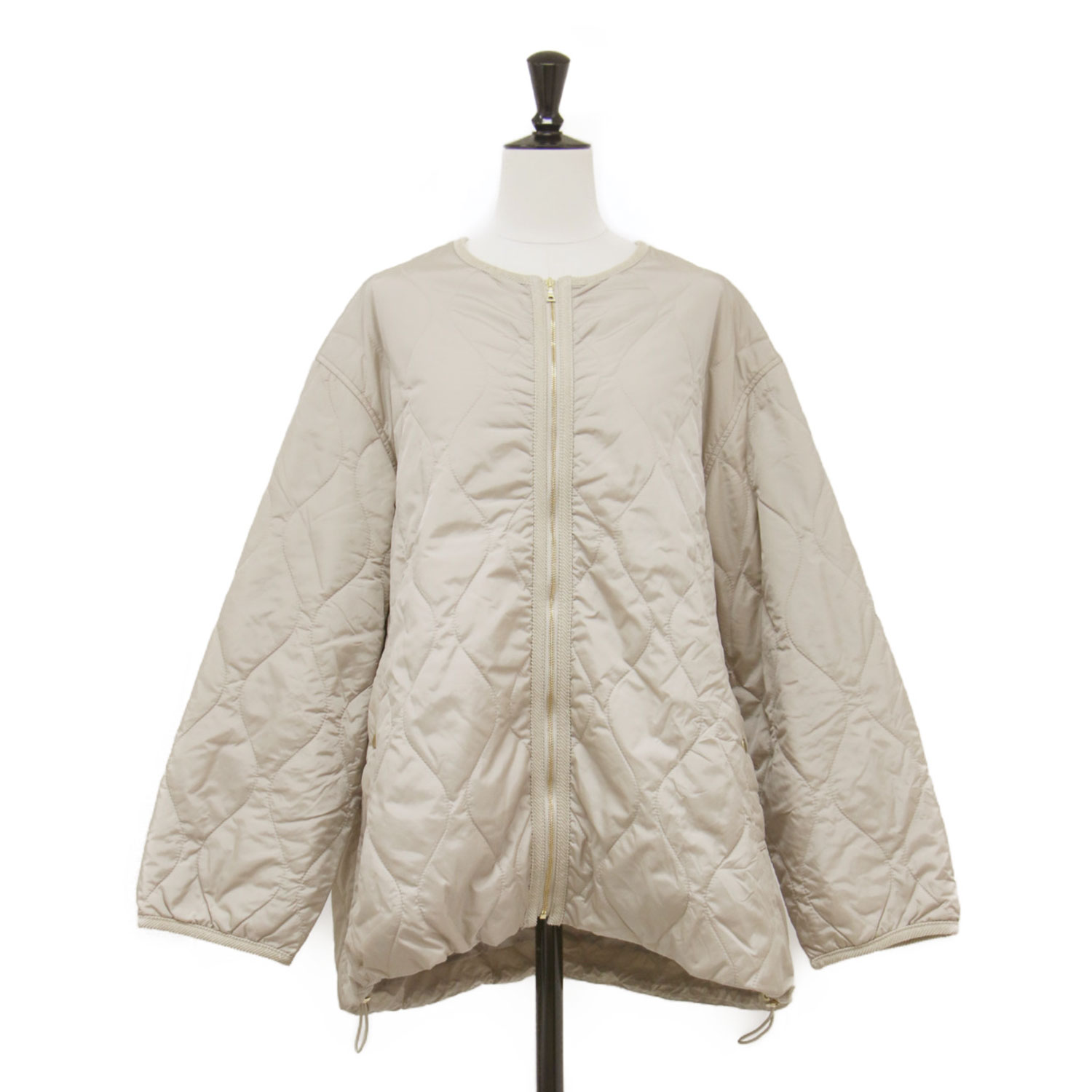 23区 ニジュウサンク 上衣 ベージュ 大いさ:44(XL) | 中綿 パディング / 厚地の外套 上衣 | 長袖 真っただ中丈 否色合い キルティング 撥水産業 広広とした影ぼうし ウォッシャブル | アウター 上衣 厚地の外套【レディース】【中古】【K4840】