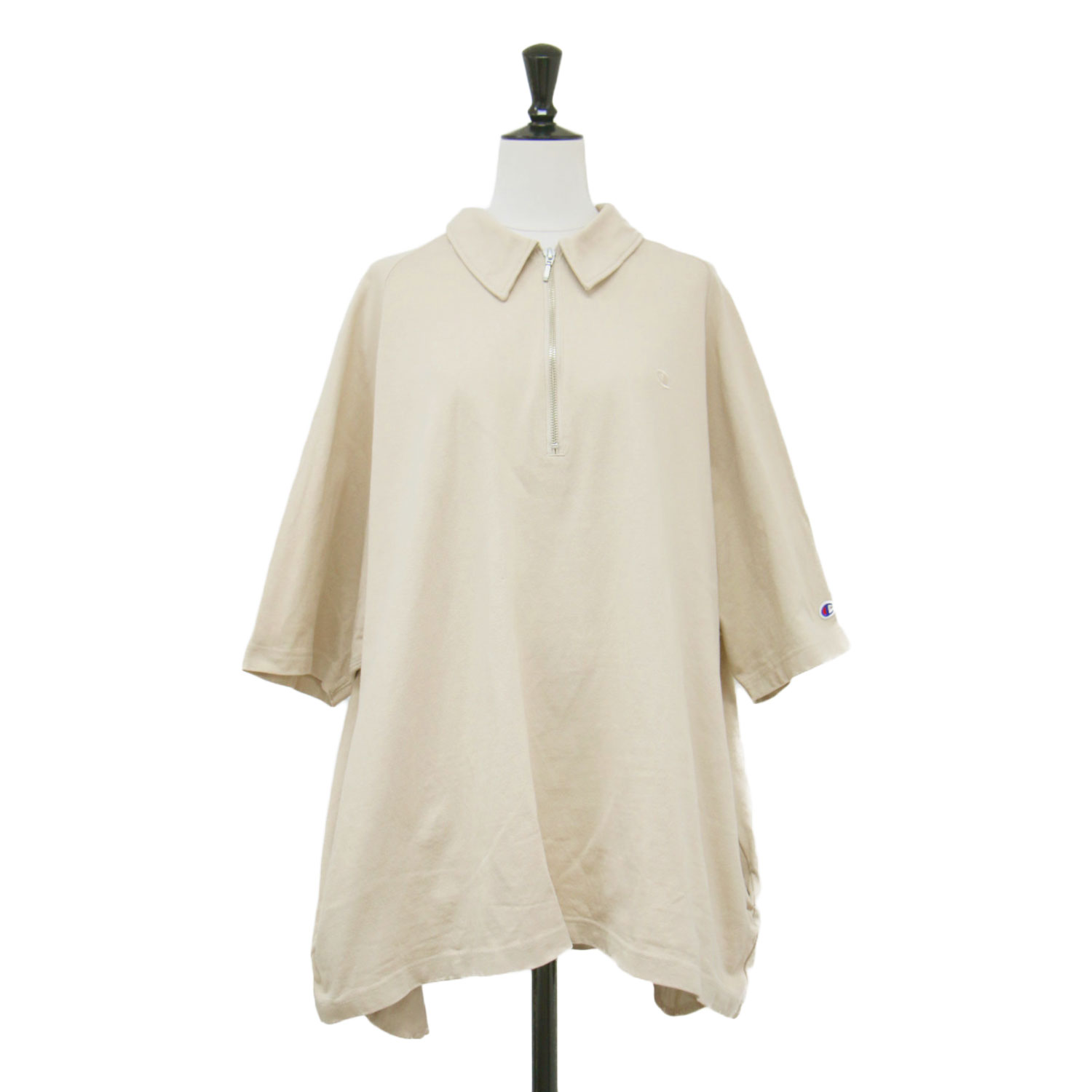 Champion はやりっ児 × FRAMeWORK 別注 ティーシャツ ベージュ 大きさ:FREE | 26春夏 ハーフジップ 広広としたティーシャツ / JERSEY HALF ZIP TEE ティーシャツ 5分袖 ラグラン ロゴタイプ 刺しゅう 綿織物 | トップス カットソー【レディース】【中古】【K4838】
