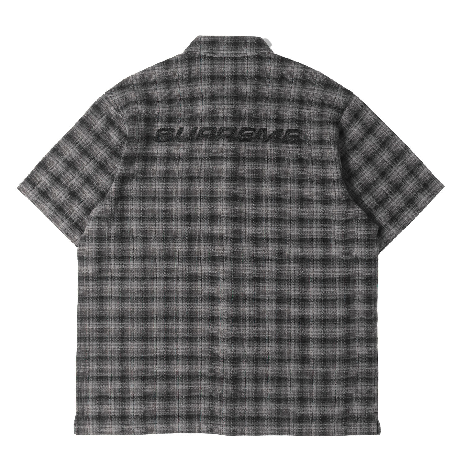 Supreme シュプリーム プルオーバー 黒いこと 薄墨色 大きさ:M | 22SS うしろ側ロゴタイプ オンブレチェック 半袖 プルオーバー (Plaid S/S Shirt) | トップス 心地よいプルオーバー【メンズ】【中古】【美品】【K4836】