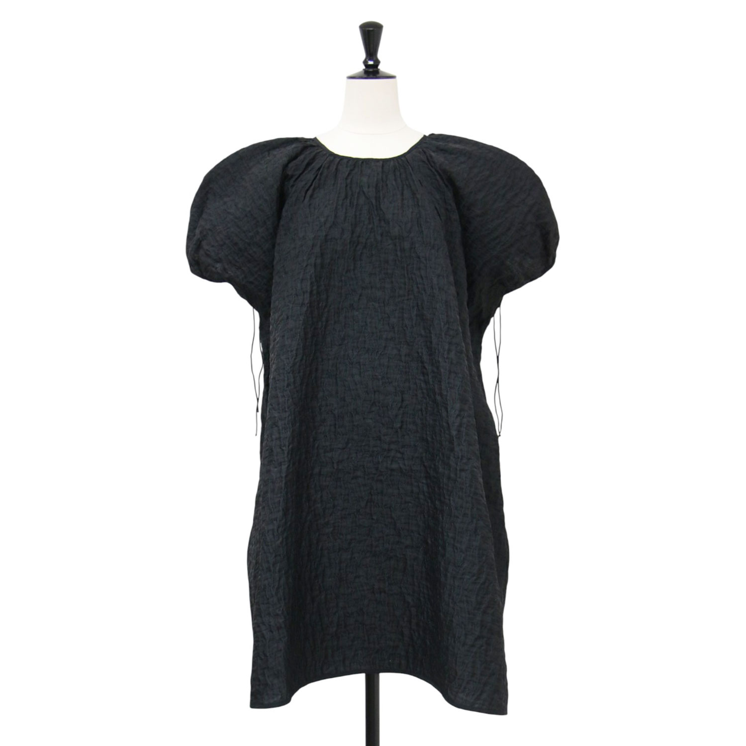 CECILIE BAHNSEN セシリーバンセン 衣裳 黒いこと 黒 大きさ:UK6 | 25秋冬 ジャガードワンピース | BRENDA DRESS | 労働者の一団のど首 半袖 うしろ側シュロの葉 ギャザー 粗さ フラウンス ドローコード 地絹 | トップス【レディース】【中古】【美品】【K4836】