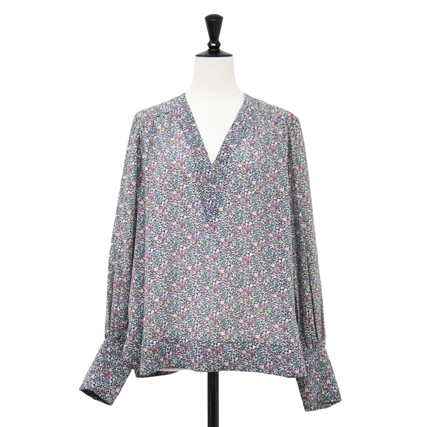 GANNI ガニー トップ 黒いこと系 黒 大きさ:34(XS) | 御花刷り上げる パフ衣袂 トップ / ティーシャツ | 長袖 Vのど首 音の大きさ衣袂 細長い切口 ブランド名ロゴタイプ 花柄 | トップス プルオーバー カットトップス【レディース】【中古】【美品】【K4836】