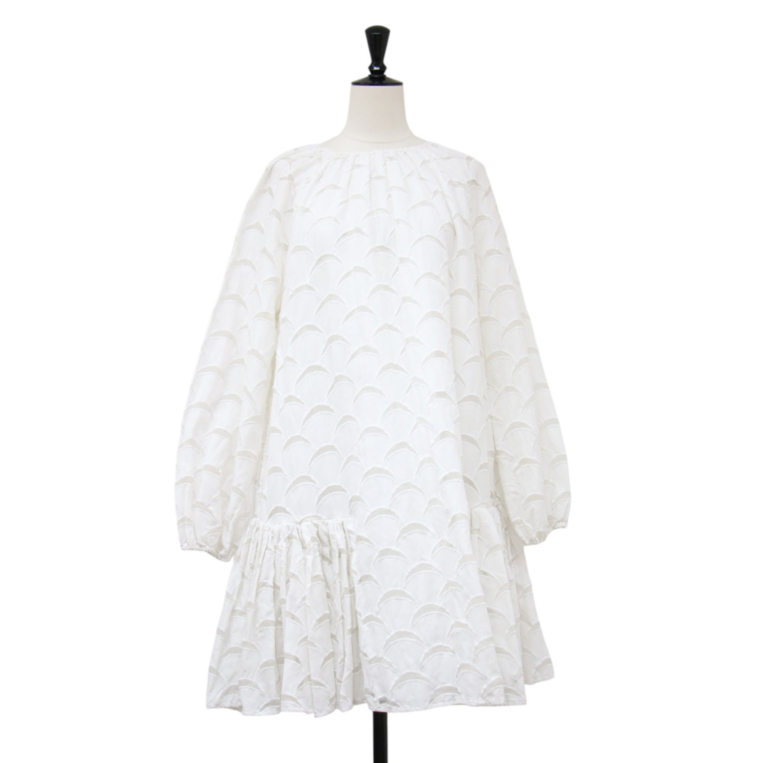 Merlette マーレット ワンピース ホワイト 白 サイズ:XS 24秋冬 シルク コットン ソリマン 三日月 刺繍 ミニドレス SOLIMAN クルーネック ラグラン ミニ丈 ギャザー チュール トップス【レディース】【中古】【K4887】|ブランド古着のBEEGLE by Boo-Bee