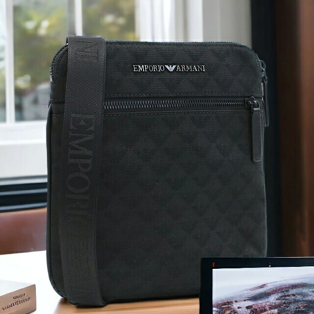 EMPORIO ARMANI ショルダーバッグ PVC 斜め掛け 総柄 ブラック emay4m185081-1a.jpg