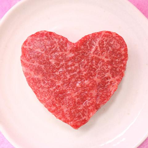 【LINE555円OFFクーポン】お中元 ギフト 【結婚祝い ギフト 専門】かわいい ハート型 赤身 特選 モモ ステーキ 110g×2枚 米沢牛 A5 A4ランク ギフトセット [送料無料] | 贈り物 ペア 名入れ お返し 贈答用 肉 のし 内祝 結婚祝い 結婚内祝い