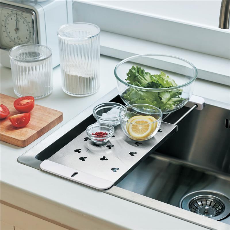 アイテム勢ぞろい Disney ディズニー 伸縮キッチンサポートラック ミッキーモチーフ キッチン用品 台所用品 水きり みずきり 新生活 シンク 台 シンクラック 調理台トレー 伸縮 スライド ステンレス 日本製 ミッキーマウス ベルメゾン