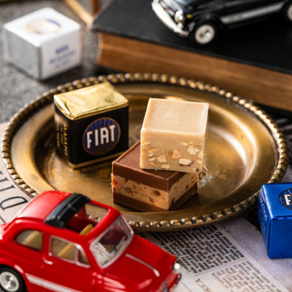 13台セット　Majani マイアーニ 　1/48フィアット500★超オマケ付き ギフト FIAT フィアット チョコレート・ミニカーセット缶