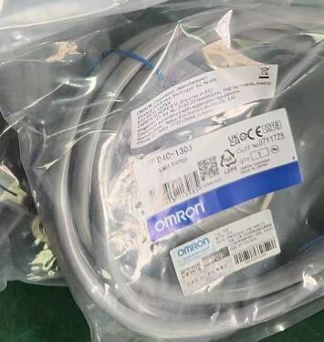 【新品★適当お願いごと書★貨物輸送無料】OMRON オムロン D4C-1303 リミットスイッチ【６ヶ月引きうける】