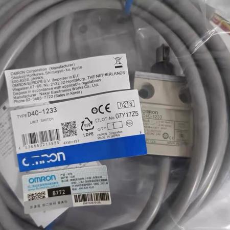 【新品★適当お願いごと書★貨物輸送無料】 OMRON オムロン D4C-1233 リミットスイッチ ◆6ヶ月引きうける