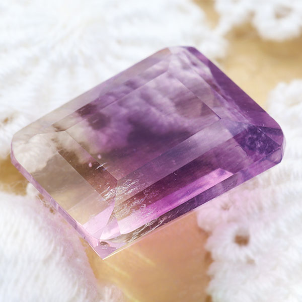 ☆バイカラーフローライト オクタゴン 5.54ct 限定1個※こちらのルースを使用してのカスタマイズもお受けできます。|ベーネ・ベーネ