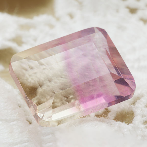☆バイカラーフローライト オクタゴン 6.14ct 限定1個※こちらのルースを使用してのカスタマイズもお受けできます。｜ベーネ・ベーネ