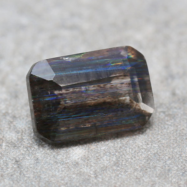 ☆レインボースカポライト オクタゴン 0.56ct 限定1個※こちらのルースを使用してのカスタマイズもお受けできます。|ベーネ・ベーネ