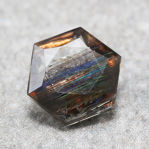 【ポイント10倍】 ☆レインボースカポライト ヘキサゴン 0.99ct 限定1個※こちらのルースを使用してのカスタマイズもお受けできます。 7pev｜ベーネ・ベーネ