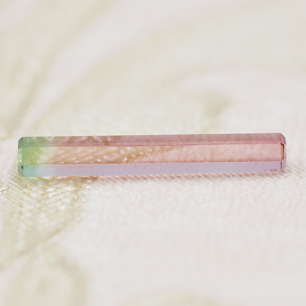 ☆バイカラートルマリン 六角柱 0.42ct 限定1個 誕生石10月 ※こちらのルースを使用してのカスタマイズもお受けできます。