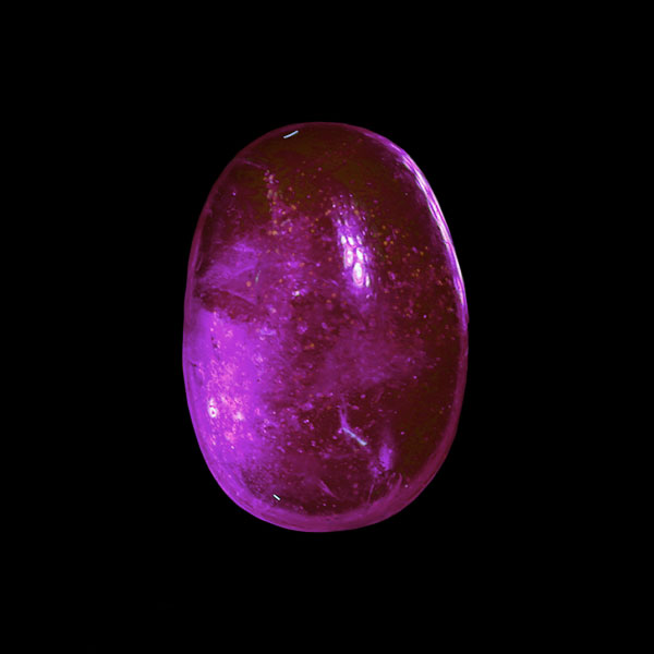 ☆UV色変化 ソーダライト オーバルカボション 0.51ct 1個限定 ※こちらのルースを使用してのカスタマイズもお受けできます。