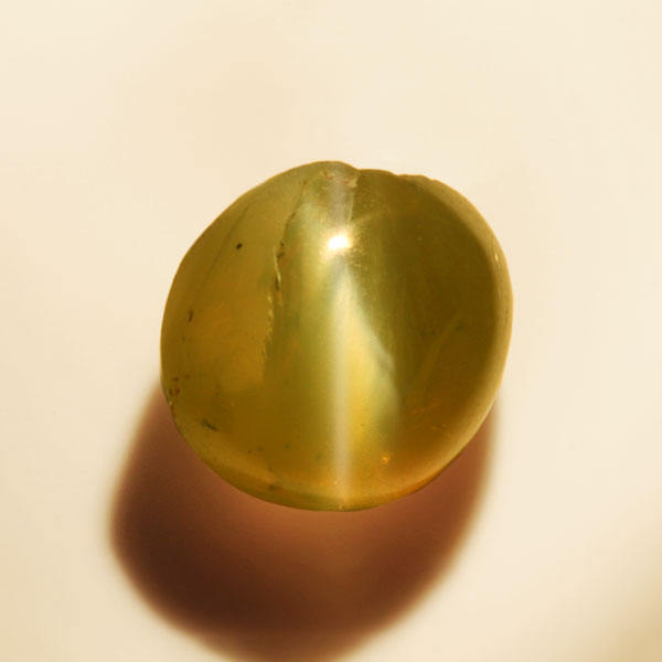 ☆クリソベリルキャッツアイ オーバルカボション 1.05ct 1個限定誕生石 2月※こちらのルースを使用してのカスタマイズもお受けできます。|ベーネ・ベーネ