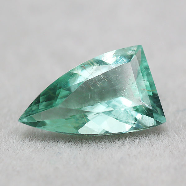 【ポイント10倍】 パライバトルマリン 変形 0.98ct ※こちらのルースを使用してのカスタマイズもお受けできます。 誕生石10月　pbn1