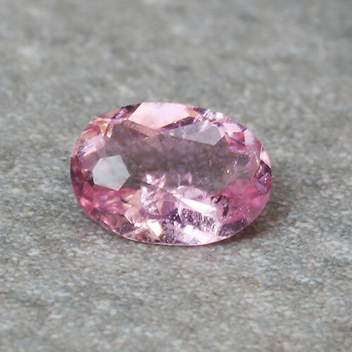 ☆ペツォタイト ラズベリル オーバル 0.13ct 限定1個 ※こちらのルースを使用してのカスタマイズもお受けできます。|ベーネ・ベーネ