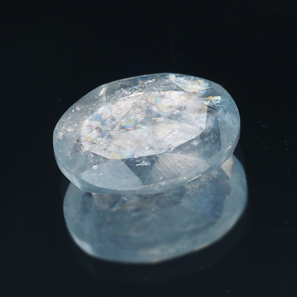 ☆レインボーアクアマリン オーバル 0.85ct 限定1個 ※こちらのルースを使用してのカスタマイズもお受けできます。誕生石3月｜ベーネ・ベーネ