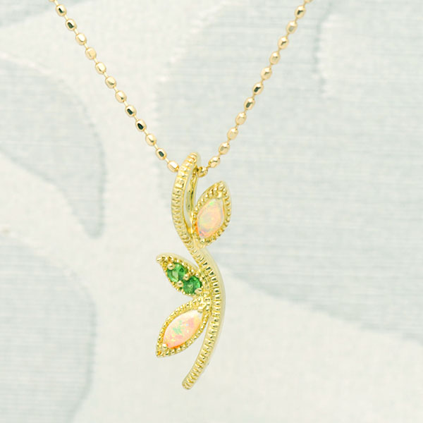 【ポイント10倍】 オパール×グリーンガーネットペンダントトップ「ニュー・リーフライン」 1月 10月 誕生石 PT900 K18 K10対応 ご注文後弊社で金種選択に記載のある金額を加算しご連絡します 7pev|ベーネ・ベーネ