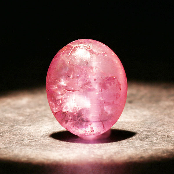 【ポイント10倍】 ☆ソーティング付 ペツォタイト(ラズベリル)キャッツアイ 1.15ct 限定1個 ※こちらのルースを使用してのカスタマイズもお受けできます。 pbn1