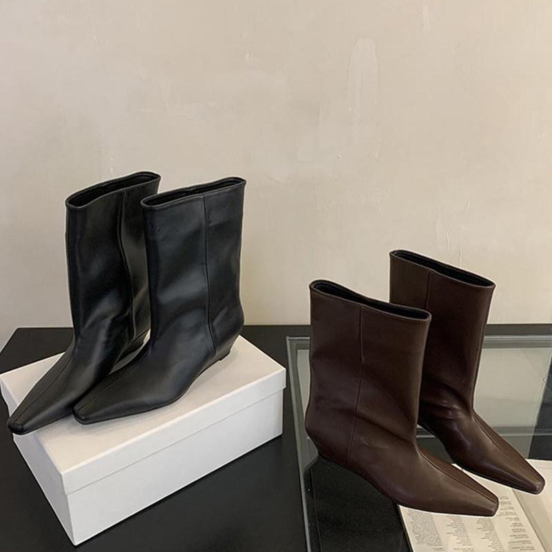 ブーツ レディース 秋冬 スクエアトゥ ウェッジヒール ゆったり ストレート ミッドカット ライダーブーツ シンプル ファッション 牛革 ショート カジュアル 普段使い 軽量 柔軟性 高級感｜ベネフィメントショップ