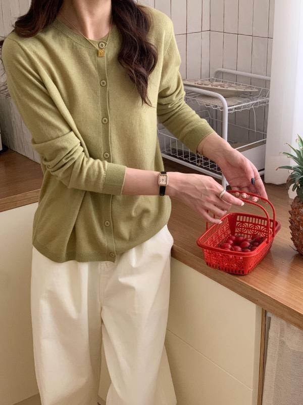 ニットカーディガン 女性用 秋冬 超細 100% 羊毛 高級感 クラシック 純色 ラウンドネック 長袖 軽量 暖かみ ベーシック スタイル 普段使い 通勤 コーディネート 柔らかい 肌触り ベージュ グレー ブラック アイボリー ブラウン|ベネフィメントショップ