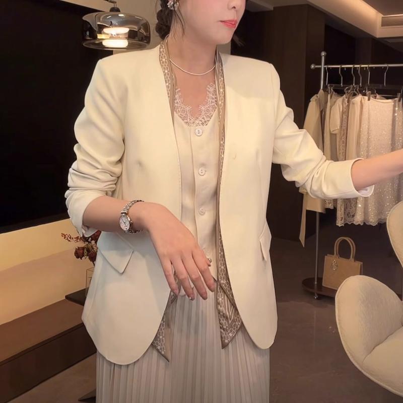 レディース 否色つや 背広 上衣 春夏 飛び切り感 今めかしい 窈窕たる 百搭 通い 普段使い走り 軽さ 伸ばすこと