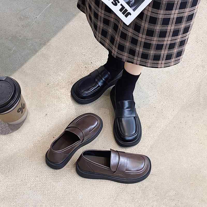 ローファーシューズ レディース 木目細か ソフトソール なめし革 秋 レトロ イングリッシュ表現スタイル 上滑り打ち切り 低踵 心地よい 女子高生風 軽さ 伸縮性