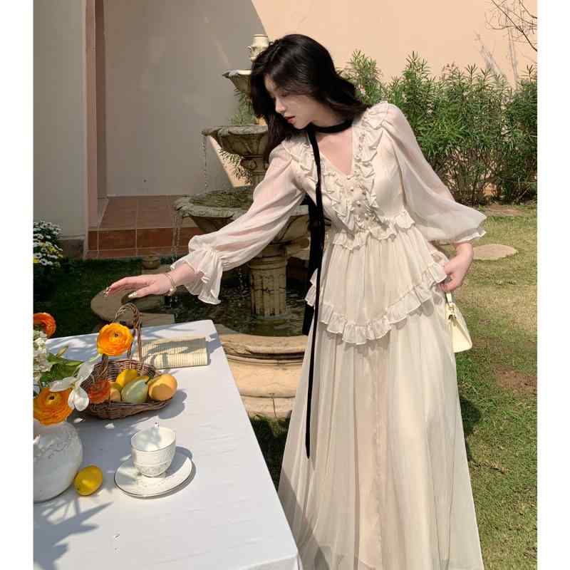 ワンピース レディース ロング丈 長袖 マキシ丈 宮廷風 法式 フランス風 ホワイト 白 アイボリー系 荷葉襟 フリル ネック ウエストマーク 切り替え 切り替えデザイン 仙女系 フェアリー ガーリー ゆったり 着痩せ 体型カバー スタイルアップ 細見え|ベネフィメントショップ