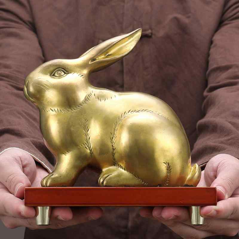 置物 レディース うさぎ 卯年 干支 ラッキーアイテム 銅製 兎 オブジェ 工芸品 インテリア 雑貨 かわいい 縁起物 ホーム飾り 酒棚 事務机 卓上飾り 招福 繁栄 開運 贈り物 ギフト 卓上置き物 玄関先 癒し系 グッズ リビング 装飾品 銅細工 精巧｜ベネフィメントショップ